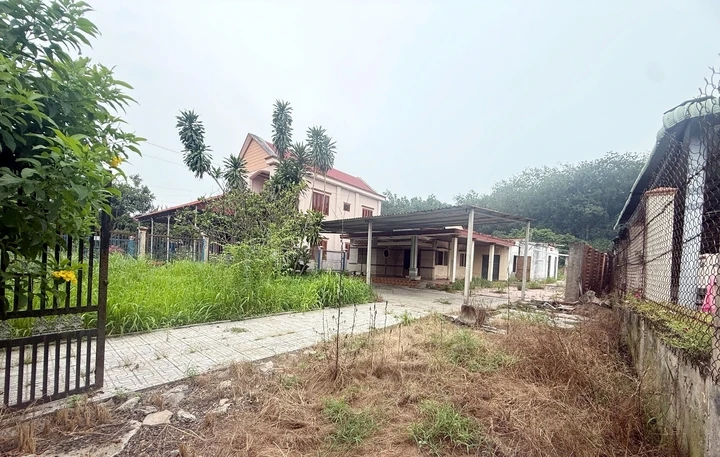 Ngân hàng thu giữ nhiều bất động sản giá trăm tỷ để xử lý nợ Ngân hàng thu giữ nhiều bất động sản giá trăm tỷ để xử lý nợ