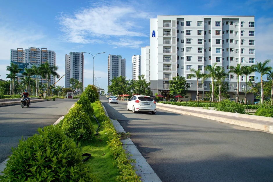 Nghịch lý nhà ở xã hội: Người mua mỏi mắt chờ, dự án thiếu đồng bộ