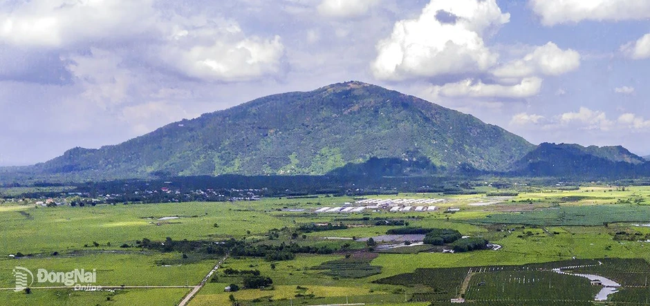Ngọn núi cao thứ 2 miền Nam sắp có dự án du lịch quy mô 107 ha, đầu tư 18.000 tỷ đồng: Khí hậu mát mẻ quanh năm, được ví như "Đà Lạt thu nhỏ" Ngọn núi cao thứ 2 miền Nam sắp có dự án du lịch quy mô 107 ha, đầu tư 18.000 tỷ đồng: Khí hậu mát mẻ quanh năm, được ví như "Đà Lạt thu nhỏ"