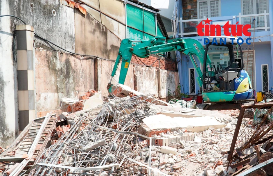 Người dân bàn giao mặt bằng phục vụ mở rộng quốc lộ 22 Người dân bàn giao mặt bằng phục vụ mở rộng quốc lộ 22