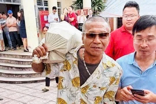 Người dân mang bao tải đi đựng tiền: Hé lộ giá đền bù đất dự án Olympic Người dân mang bao tải đi đựng tiền: Hé lộ giá đền bù đất dự án Olympic