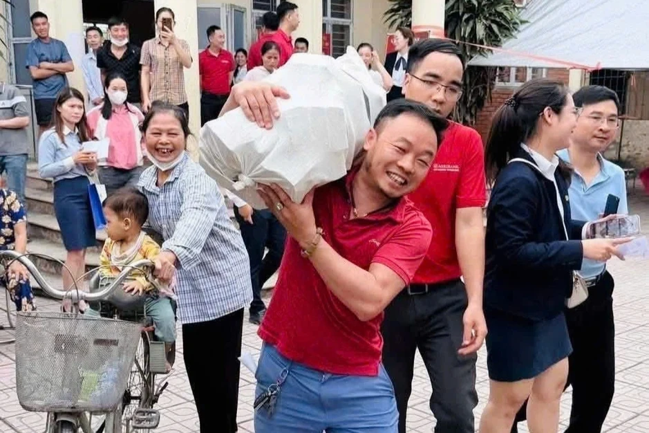 Người dân mang bao tải đi đựng tiền: Hé lộ giá đền bù đất dự án Olympic Người dân mang bao tải đi đựng tiền: Hé lộ giá đền bù đất dự án Olympic