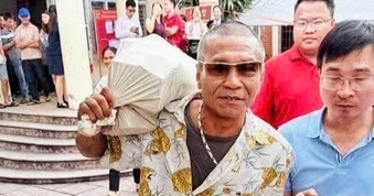 Người dân mang bao tải đi đựng tiền: Hé lộ giá đền bù đất dự án Olympic