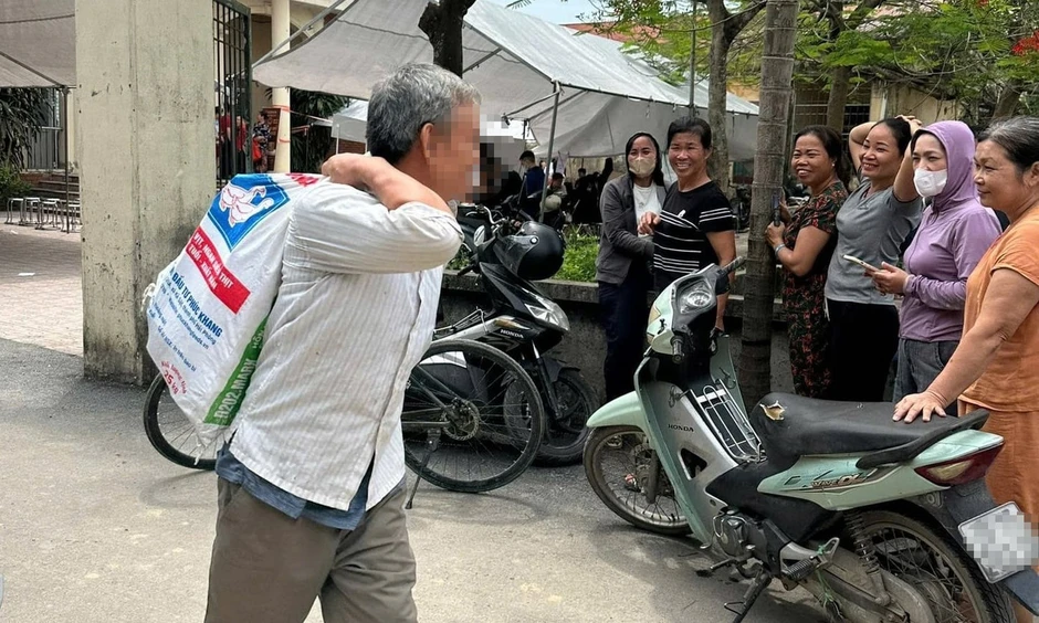 Người dân nhận bao tải tiền bồi thường giải phóng mặt bằng: Có rủi ro? Người dân nhận bao tải tiền bồi thường giải phóng mặt bằng: Có rủi ro?