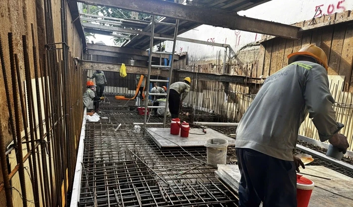 Người xây nhà “choáng váng” vì giá vật liệu tăng từng tuần Người xây nhà “choáng váng” vì giá vật liệu tăng từng tuần