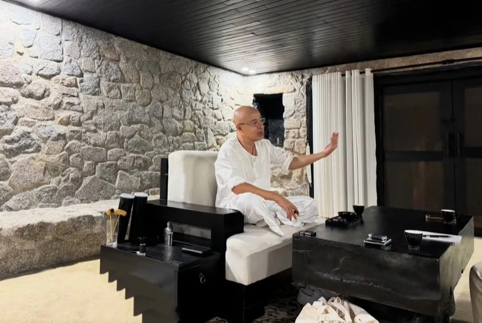 Nhà trong hang của ông Đặng Lê Nguyên Vũ Nhà trong hang của ông Đặng Lê Nguyên Vũ