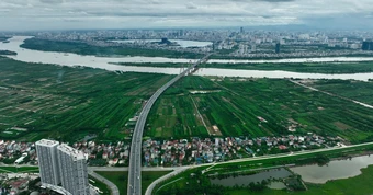 Nhiều ý kiến đề xuất nghiên cứu xây dựng trục đại lộ sông Hồng bám sát mép sông