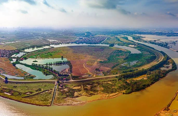 Ông Phạm Nhật Vượng tiếp tục cho xây thêm 1 quần thể thể thao hơn 70 ha ngay tại miền Bắc: Nằm trong dự án 41.000 tỷ đồng ôm trọn 1 bán đảo tự nhiên, xung quanh có biệt thự, công viên, hồ nước Ông Phạm Nhật Vượng tiếp tục cho xây thêm 1 quần thể thể thao hơn 70 ha ngay tại miền Bắc: Nằm trong dự án 41.000 tỷ đồng ôm trọn 1 bán đảo tự nhiên, xung quanh có biệt thự, công viên, hồ nước