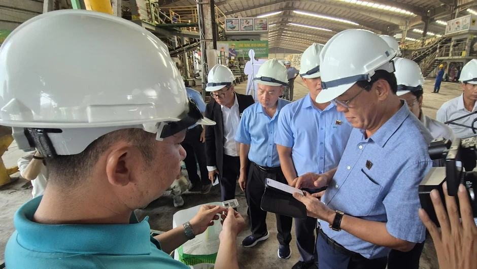 Phân bón Đầu Trâu có 'căn cước số', nông dân dễ truy xuất nguồn gốc Phân bón Đầu Trâu có 'căn cước số', nông dân dễ truy xuất nguồn gốc