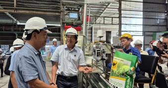 Phân bón Đầu Trâu có 'căn cước số', nông dân dễ truy xuất nguồn gốc