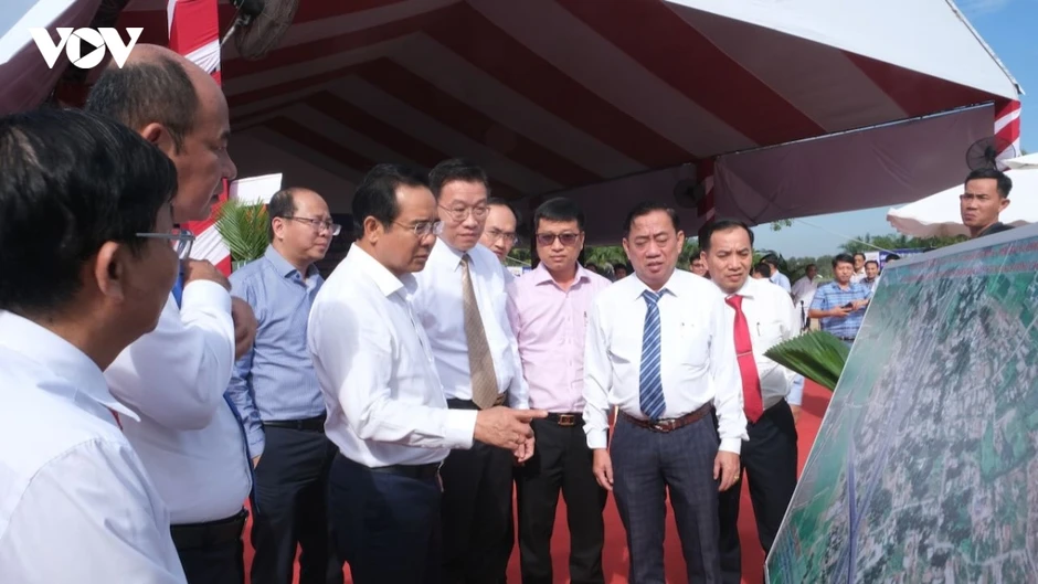 Quyết tâm tăng trưởng 2 con số, TP.HCM phá "băng" hạ tầng và bất động sản Quyết tâm tăng trưởng 2 con số, TP.HCM phá "băng" hạ tầng và bất động sản