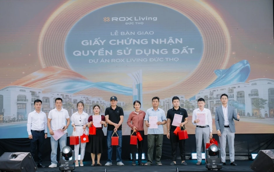 ROX Living Đức Thọ trao sổ hồng, khẳng định vị thế tâm điểm phồn vinh ROX Living Đức Thọ trao sổ hồng, khẳng định vị thế tâm điểm phồn vinh
