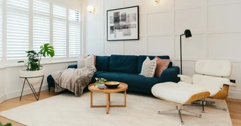 Sai lầm kê sofa khiến phòng khách trông trống trải, thiếu kết nối