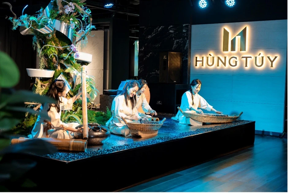 Showroom Hùng Túy Pro Space khai trương tại Mcomplex, Vincom Royal City Showroom Hùng Túy Pro Space khai trương tại Mcomplex, Vincom Royal City
