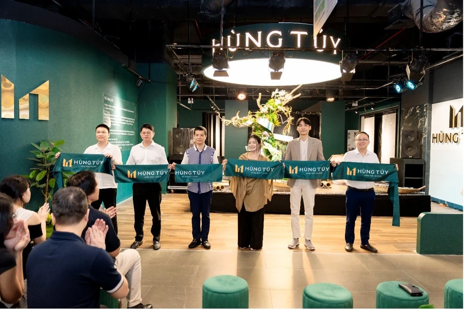 Showroom Hùng Túy Pro Space khai trương tại Mcomplex, Vincom Royal City Showroom Hùng Túy Pro Space khai trương tại Mcomplex, Vincom Royal City