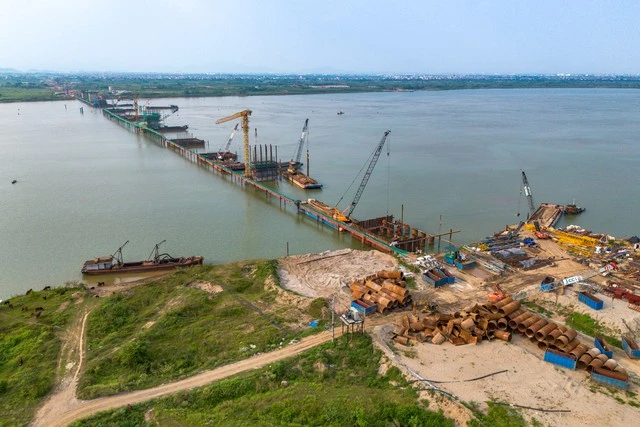 Siêu dự án gần 86.000 tỷ, có lượng đất, cát cần dùng lớn chưa từng có, đủ lấp đầy 3 lần hồ Tây...phấn đấu hoàn thành trong một năm nữa Siêu dự án gần 86.000 tỷ, có lượng đất, cát cần dùng lớn chưa từng có, đủ lấp đầy 3 lần hồ Tây...phấn đấu hoàn thành trong một năm nữa