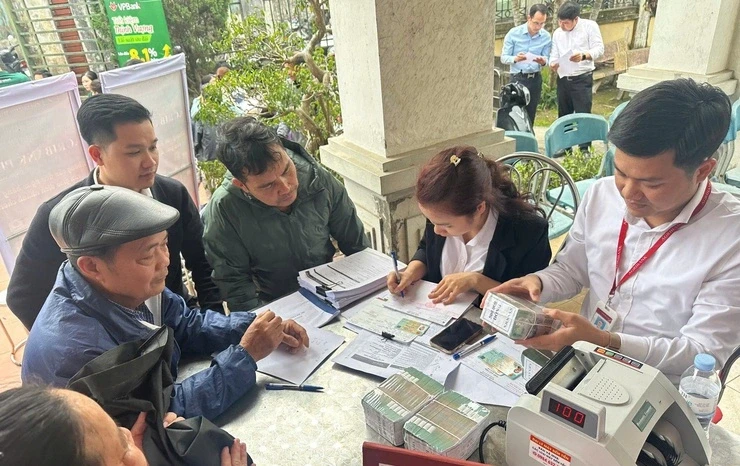 Siêu dự án Olympic của Vingroup: Người dân bắt đầu nhận tiền đền bù Siêu dự án Olympic của Vingroup: Người dân bắt đầu nhận tiền đền bù