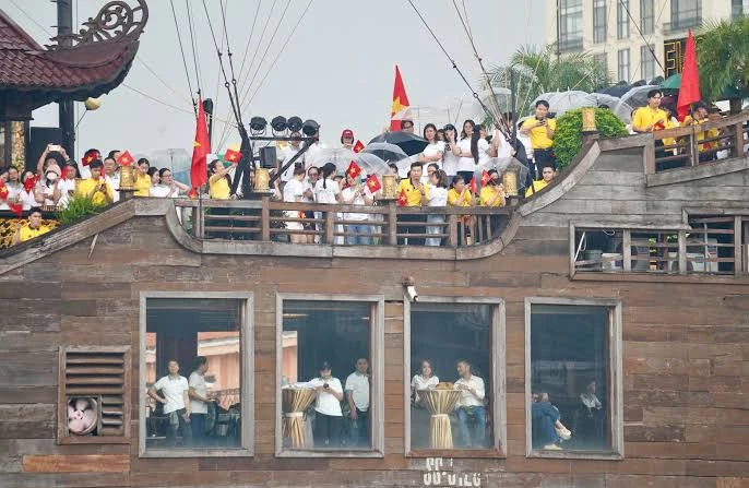 Siêu vòm thép nặng 3.400 tấn đã được lai dắt vượt biển thành công, cập bến trung tâm thành phố giàu nhất Việt Nam: Trải qua 2 ngày đi 124 km, sẵn sàng tạo nên khoảnh khắc đặc biệt vào ngày mai