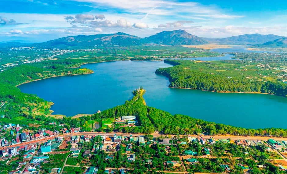 Tập đoàn Thụy Sĩ bắt tay “ông lớn” siêu du thuyền khảo sát 3.200km bờ biển Việt Nam, chọn tỉnh rộng thứ hai làm nơi xây "thiên đường du thuyền không phát thải” đầu tiên trên thế giới Tập đoàn Thụy Sĩ bắt tay “ông lớn” siêu du thuyền khảo sát 3.200km bờ biển Việt Nam, chọn tỉnh rộng thứ hai làm nơi xây "thiên đường du thuyền không phát thải” đầu tiên trên thế giới