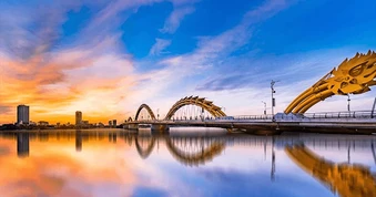 Thành phố đáng sống bậc nhất Việt Nam sở hữu cây cầu đầu tiên và duy nhất có thể phun lửa, phun nước, thiết kế độc đáo lọt top kỳ quan kiến trúc thế giới