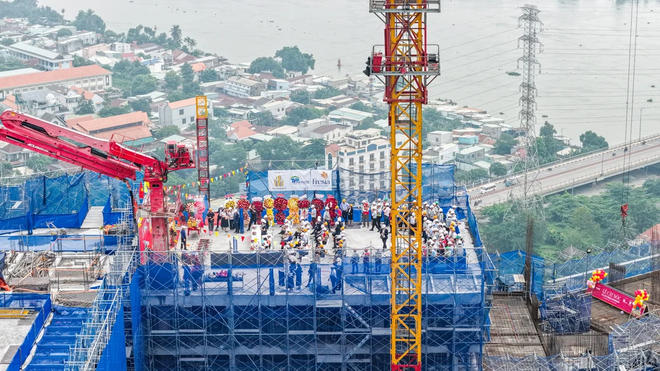 Tiến độ vượt trội, Fresia Riverside cất nóc vượt kế hoạch sau 542 ngày thi công Tiến độ vượt trội, Fresia Riverside cất nóc vượt kế hoạch sau 542 ngày thi công