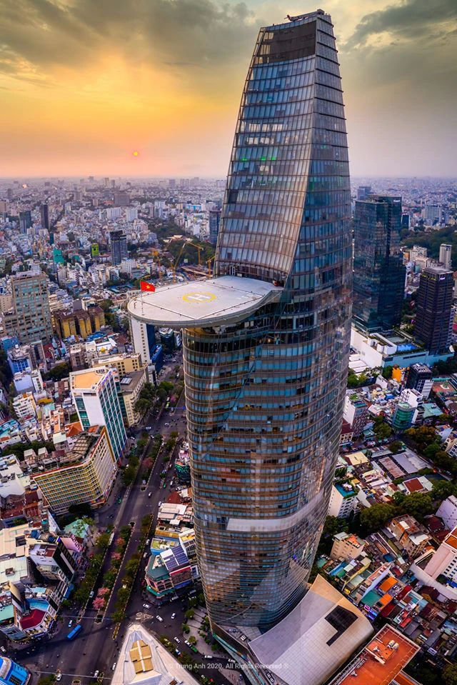 Tòa tháp 262m từng lập kỷ lục cao nhất Việt Nam: Tốn 250 tấn thép làm bãi đáp trực thăng, hơn 6.000 tấm kính tạo thành lớp vỏ cong đặc biệt, 2 lần được CNN vinh danh