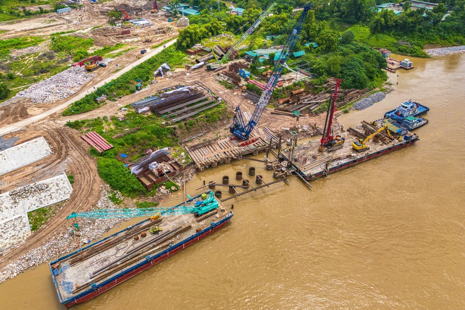Toàn cảnh công trường xây cầu có trụ cao nhất, nhịp chính dài thứ 2 Việt Nam, nối trung tâm Hà Nội với đại đô thị của Vinhomes, sẽ hoàn thành sau một năm nữa Toàn cảnh công trường xây cầu có trụ cao nhất, nhịp chính dài thứ 2 Việt Nam, nối trung tâm Hà Nội với đại đô thị của Vinhomes, sẽ hoàn thành sau một năm nữa