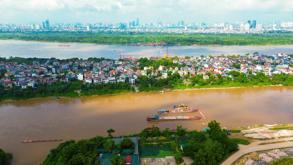 Toàn cảnh công trường xây cầu có trụ cao nhất, nhịp chính dài thứ 2 Việt Nam, nối trung tâm Hà Nội với đại đô thị của Vinhomes, sẽ hoàn thành sau một năm nữa Toàn cảnh công trường xây cầu có trụ cao nhất, nhịp chính dài thứ 2 Việt Nam, nối trung tâm Hà Nội với đại đô thị của Vinhomes, sẽ hoàn thành sau một năm nữa
