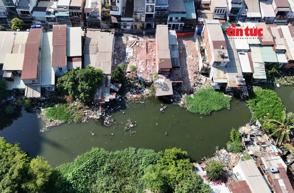 TP Hồ Chí Minh: Hơn 34.600 căn nhà trên, ven sông, kênh rạch cần được di dời TP Hồ Chí Minh: Hơn 34.600 căn nhà trên, ven sông, kênh rạch cần được di dời