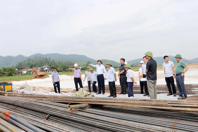 Tuyến cao tốc 24.000 tỷ đồng do liên danh của Tập đoàn Sơn Hải và Đèo Cả thực hiện nhận chỉ đạo Tuyến cao tốc 24.000 tỷ đồng do liên danh của Tập đoàn Sơn Hải và Đèo Cả thực hiện nhận chỉ đạo