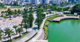 Tuyến đường sở hữu ba 'lá phổi xanh' giữa đô thị cao tầng phía Tây Hà Nội