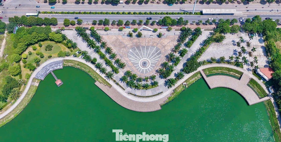 Tuyến đường sở hữu ba 'lá phổi xanh' giữa đô thị cao tầng phía Tây Hà Nội Tuyến đường sở hữu ba 'lá phổi xanh' giữa đô thị cao tầng phía Tây Hà Nội