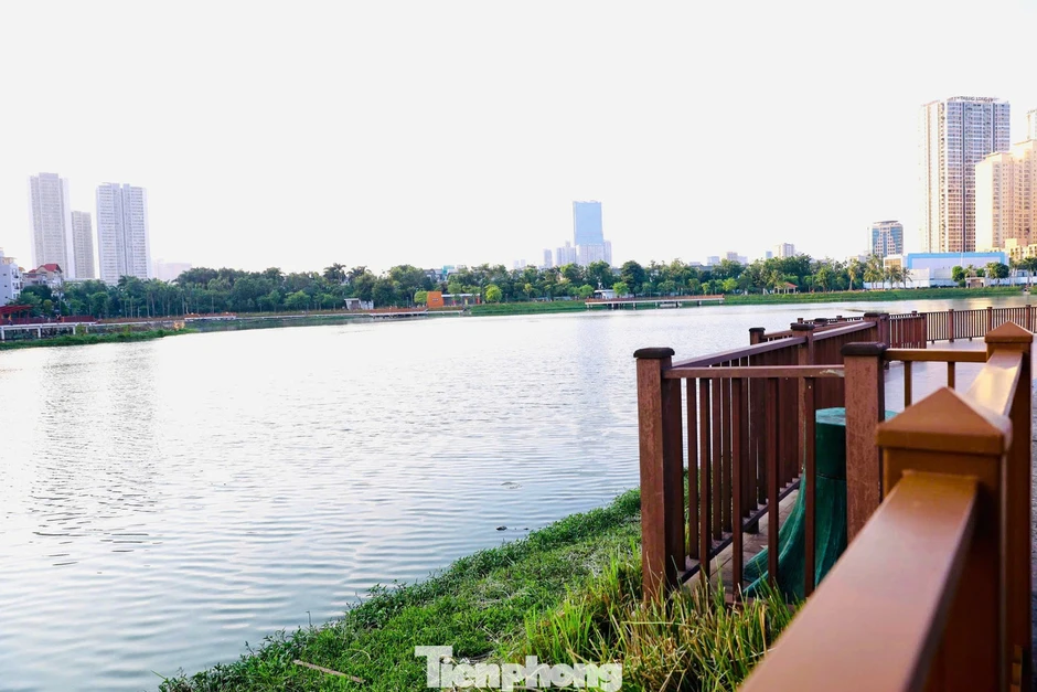 Tuyến đường sở hữu ba 'lá phổi xanh' giữa đô thị cao tầng phía Tây Hà Nội Tuyến đường sở hữu ba 'lá phổi xanh' giữa đô thị cao tầng phía Tây Hà Nội