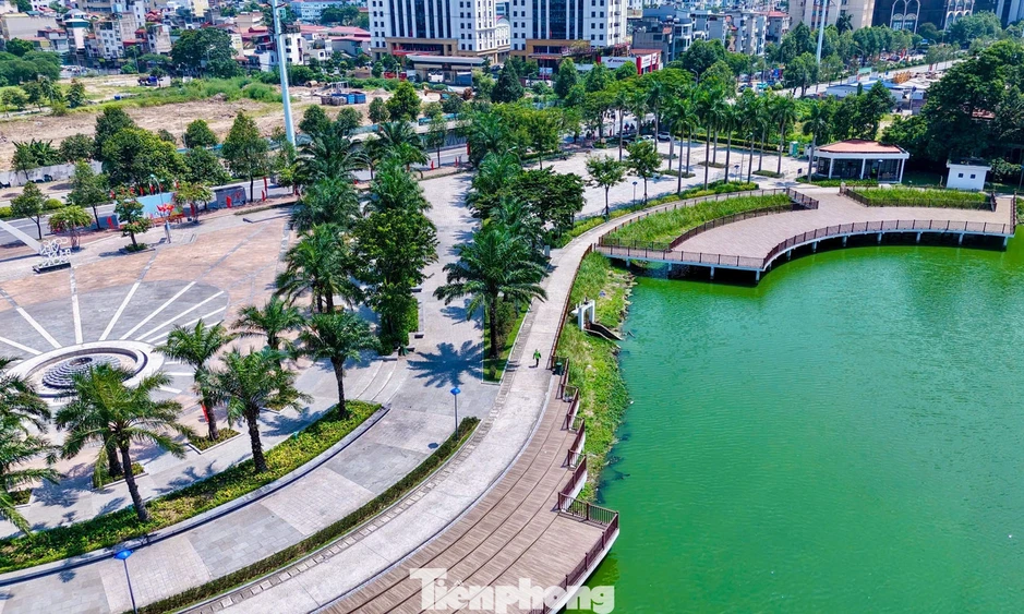 Tuyến đường sở hữu ba 'lá phổi xanh' giữa đô thị cao tầng phía Tây Hà Nội Tuyến đường sở hữu ba 'lá phổi xanh' giữa đô thị cao tầng phía Tây Hà Nội