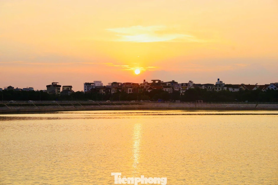 Tuyến đường sở hữu ba 'lá phổi xanh' giữa đô thị cao tầng phía Tây Hà Nội Tuyến đường sở hữu ba 'lá phổi xanh' giữa đô thị cao tầng phía Tây Hà Nội