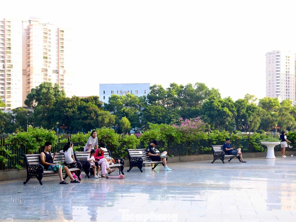 Tuyến đường sở hữu ba 'lá phổi xanh' giữa đô thị cao tầng phía Tây Hà Nội Tuyến đường sở hữu ba 'lá phổi xanh' giữa đô thị cao tầng phía Tây Hà Nội