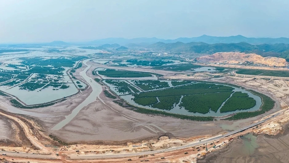 Tỷ phú Phạm Nhật Vượng nói đổi tên sân vận động Trống Đồng là có lý do Tỷ phú Phạm Nhật Vượng nói đổi tên sân vận động Trống Đồng là có lý do