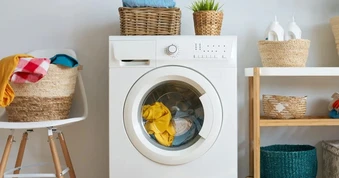 Vì sao máy giặt bốc mùi ẩm mốc và cách xử lý đơn giản tại nhà