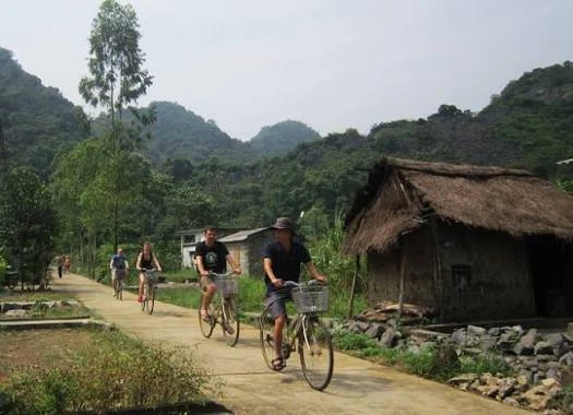 Việt Nam có ngôi làng 89 hộ dân, 297 người cùng sinh sống, được giao nhiệm vụ đặc biệt: Sở hữu đặc điểm rừng - làng - biển hiếm có, nằm trong không gian được UNESCO công nhận cách đây 22 năm