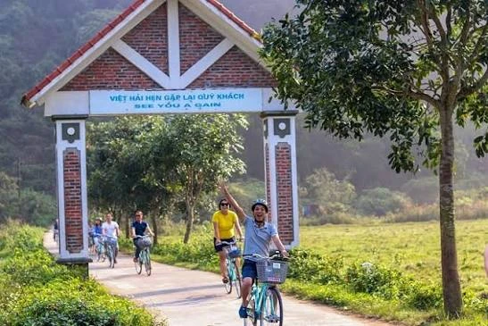 Việt Nam có ngôi làng 89 hộ dân, 297 người cùng sinh sống, được giao nhiệm vụ đặc biệt: Sở hữu đặc điểm rừng - làng - biển hiếm có, nằm trong không gian được UNESCO công nhận cách đây 22 năm