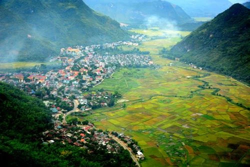 Việt Nam sẽ có “làng trên núi” 3.000ha gồm khu nghỉ dưỡng, vui chơi giải trí cao cấp, sân golf, cáp treo và tàu hỏa leo núi Việt Nam sẽ có “làng trên núi” 3.000ha gồm khu nghỉ dưỡng, vui chơi giải trí cao cấp, sân golf, cáp treo và tàu hỏa leo núi