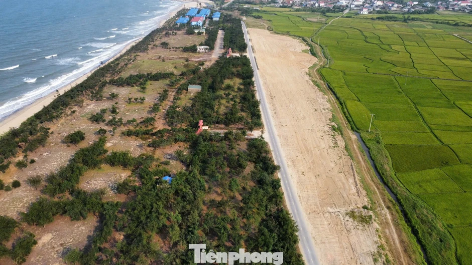 Vụ 'ôm đất vàng', dân thiếu lối ra biển: Hà Tĩnh vào cuộc rà soát Vụ 'ôm đất vàng', dân thiếu lối ra biển: Hà Tĩnh vào cuộc rà soát
