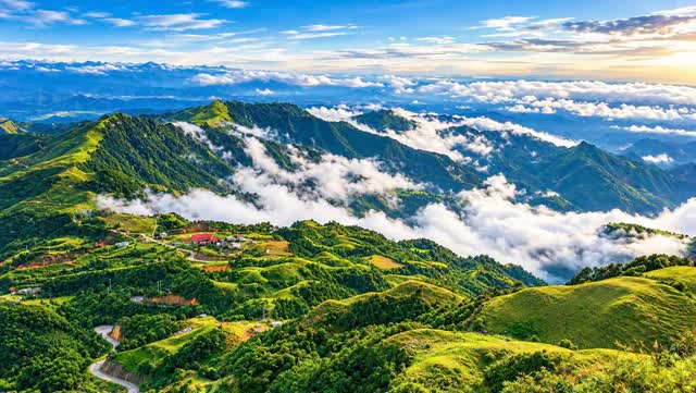 Vùng núi cao "lạnh nhất Việt Nam", mùa đông xuất hiện tuyết rơi, mùa hè mát mẻ: Nơi Sun Group rót hơn 7.350 tỷ đồng làm cáp treo, có thể đón 1 triệu khách mỗi năm Vùng núi cao "lạnh nhất Việt Nam", mùa đông xuất hiện tuyết rơi, mùa hè mát mẻ: Nơi Sun Group rót hơn 7.350 tỷ đồng làm cáp treo, có thể đón 1 triệu khách mỗi năm