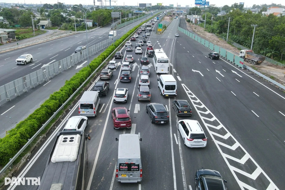 Yêu cầu các bộ ngành rà soát việc nâng cấp các tuyến đường bộ cao tốc