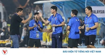 "Cánh tay phải" của HLV Kim Sang Sik bất ngờ chia tay ĐT Việt Nam