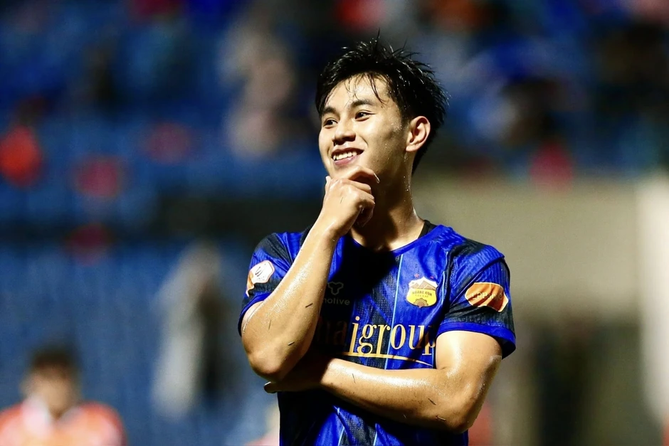 "Thần đồng" HAGL ghi bàn ở V-League sau khi vắng mặt trong danh sách U19 Việt Nam "Thần đồng" HAGL ghi bàn ở V-League sau khi vắng mặt trong danh sách U19 Việt Nam