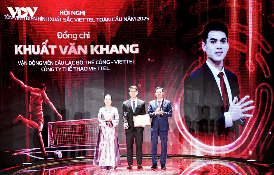 "Trò cưng" của HLV Kim Sang Sik bất ngờ được vinh danh