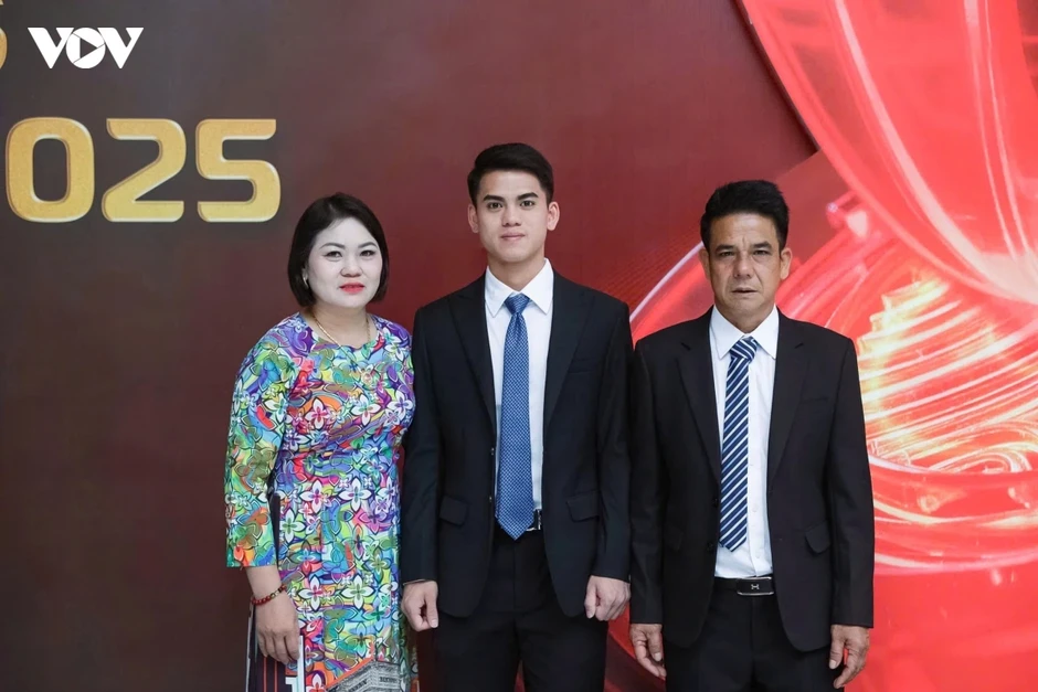 "Trò cưng" của HLV Kim Sang Sik bất ngờ được vinh danh