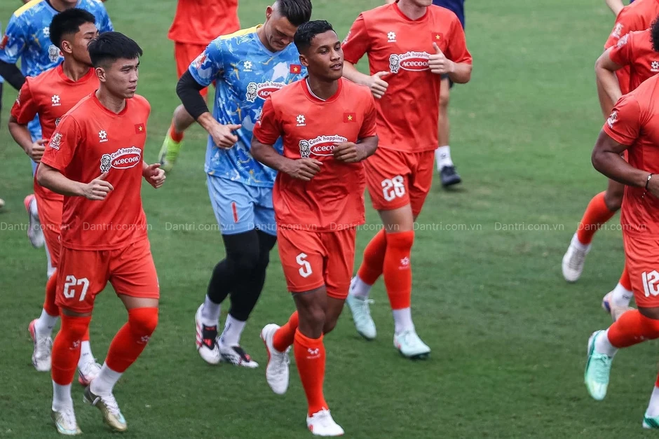 Adou Minh: "Quang Hải là biểu tượng ở đội tuyển Việt Nam" Adou Minh: "Quang Hải là biểu tượng ở đội tuyển Việt Nam"