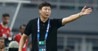 Báo Hàn Quốc: “HLV Kim Sang Sik vượt HLV Park Hang Seo, lập kỷ lục hiếm có”